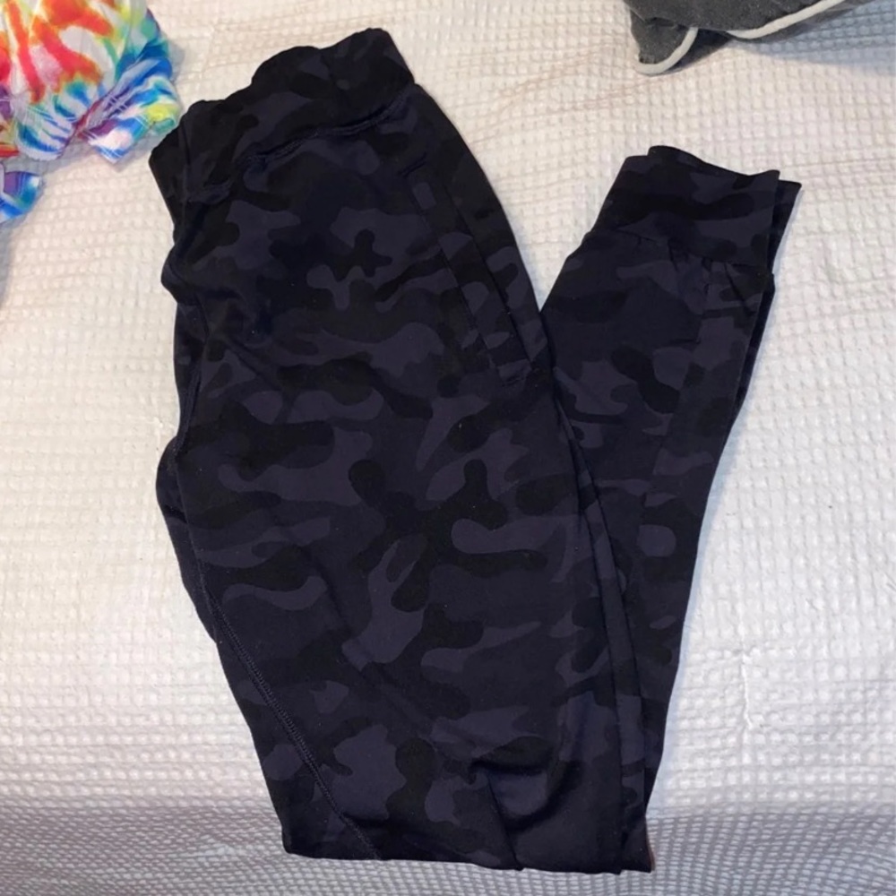 Alphalete camo joggers